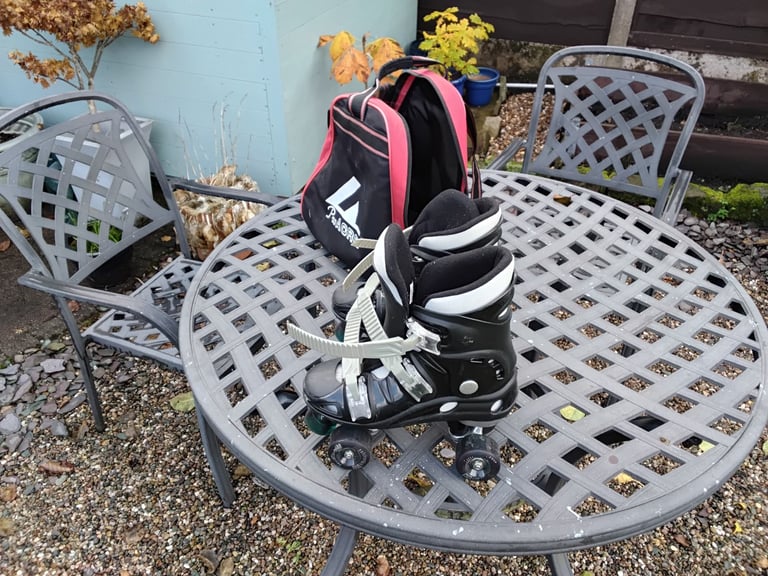 ROLLER BOOTS 