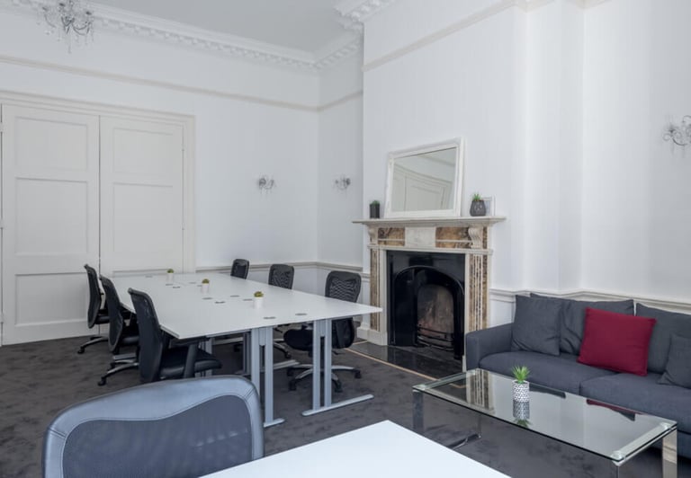 Furnished offices to rent in *Holborn*. Office Spaces for 4 to 50 desks WC1