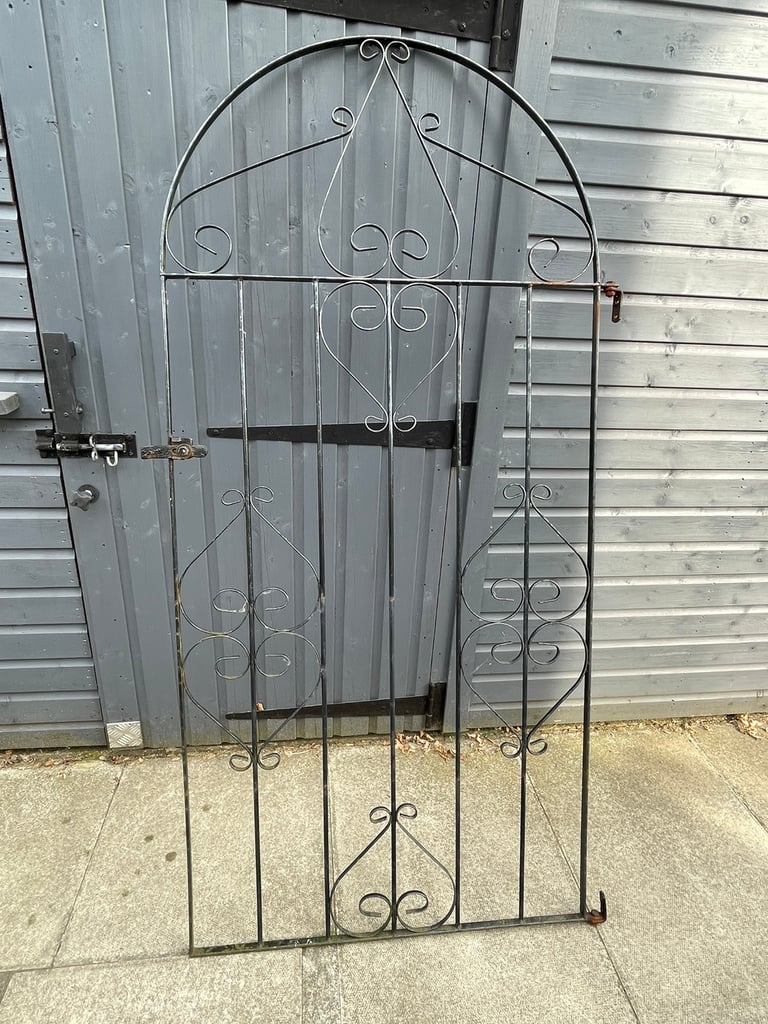 Metal Bow Top gate 