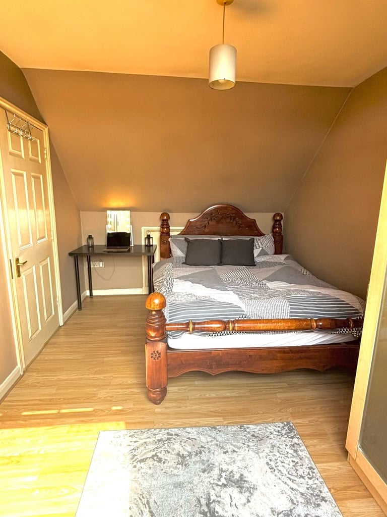 DOUBLE ROOM IN SEVEN KINGS IG3 