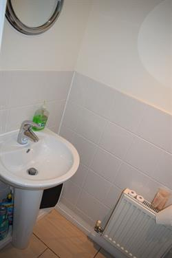 En-suite double Room to Rent in Shared House, Worcester Park KT4 for single females. Bills included.