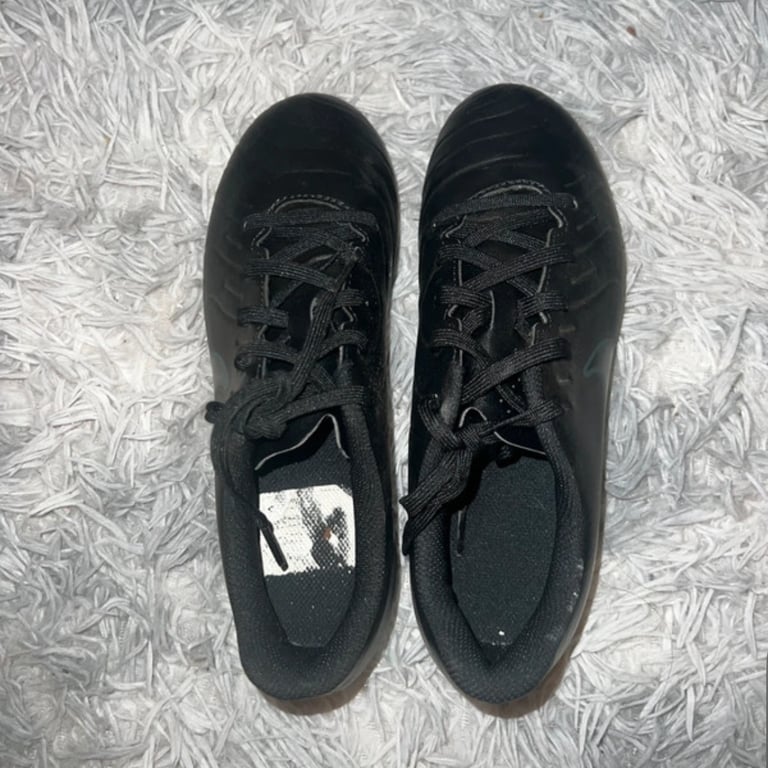 Nike football shoes for kids 