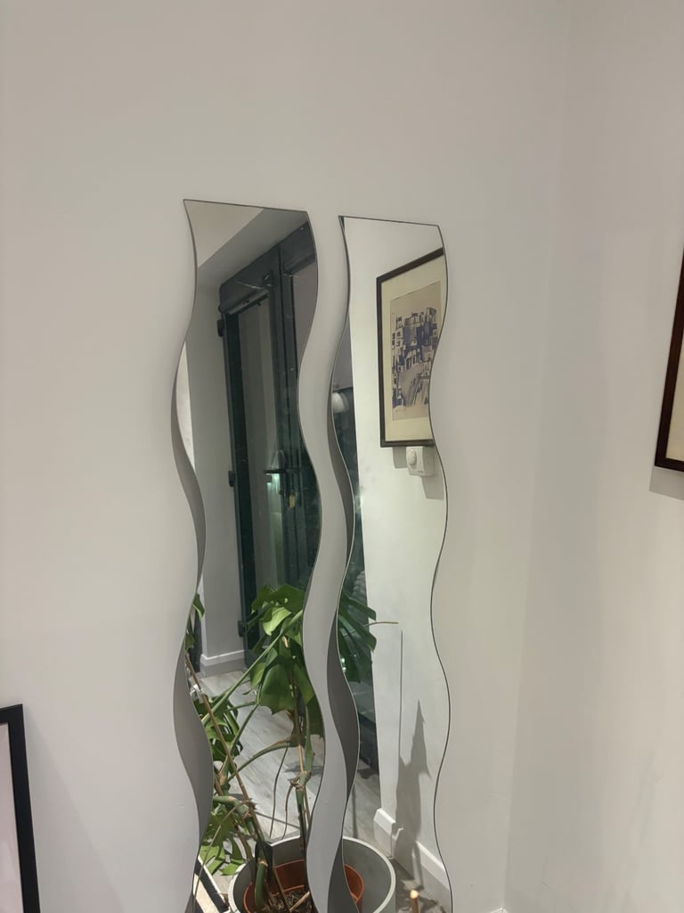 image for Matching wavy mirrors 