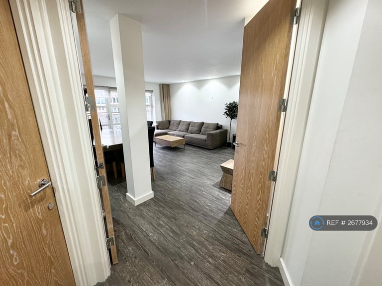 2 bedroom flat in Park View, Cardiff, CF10 (2 bed) (#2677934)