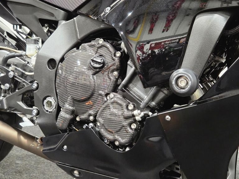Yamaha R1 FULL SPARK EXHAUST! CARBON EXTRAS! LOVELY CONDITION! LOW