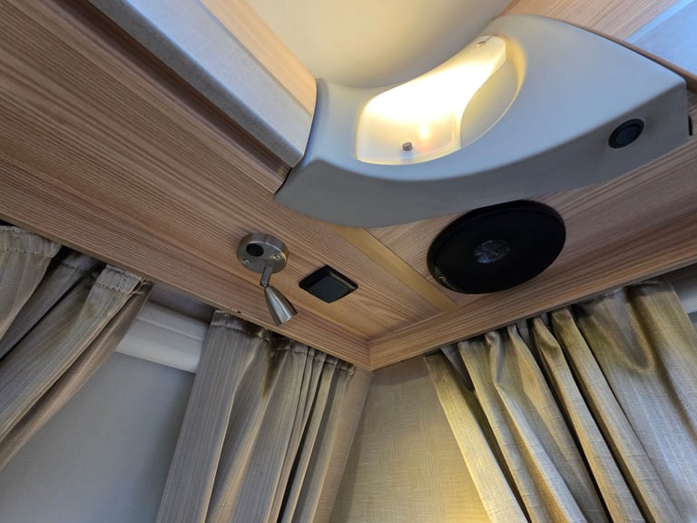 2013 coachman amara 520/4 motor mover extras