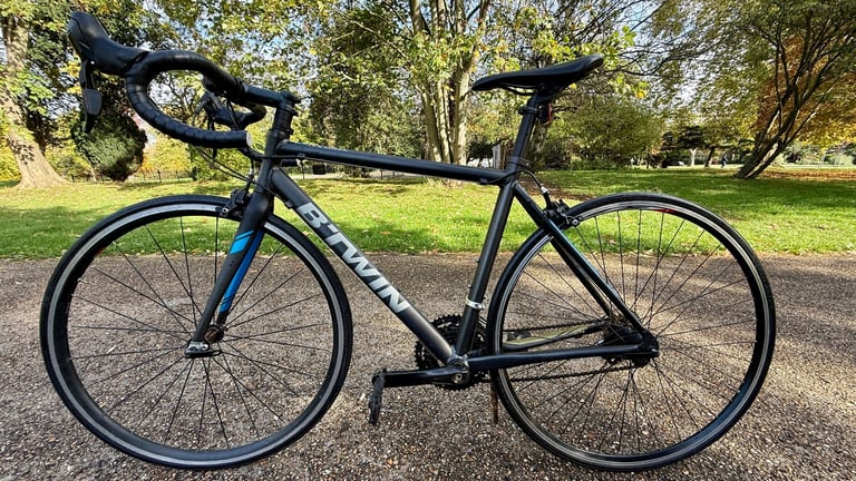 Unisex road bike, B’Twin Triban 500SE road bike in great condition 