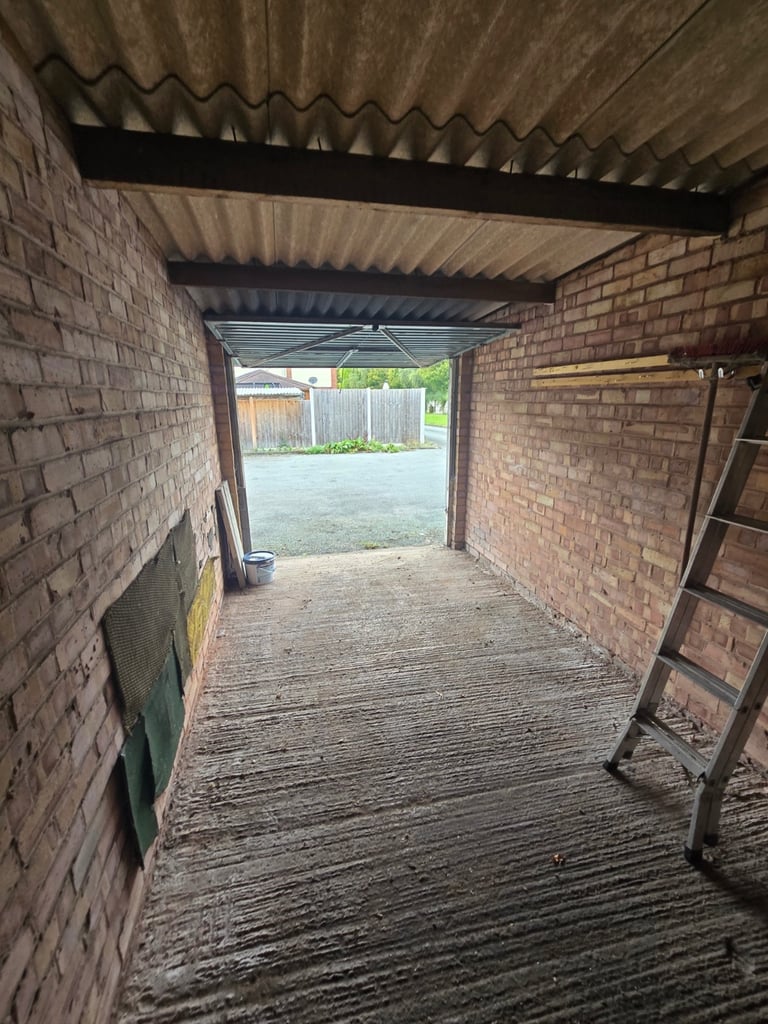 GARAGE TO RENT BASWICH WEEPING CROSS