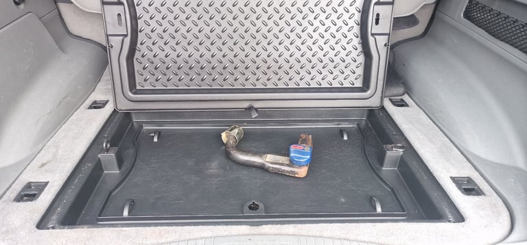 JEEP GRAND CHEROKEE OVERLAND 3LITRE CRD 4X4 FACTORY BLACK. FULL MOT