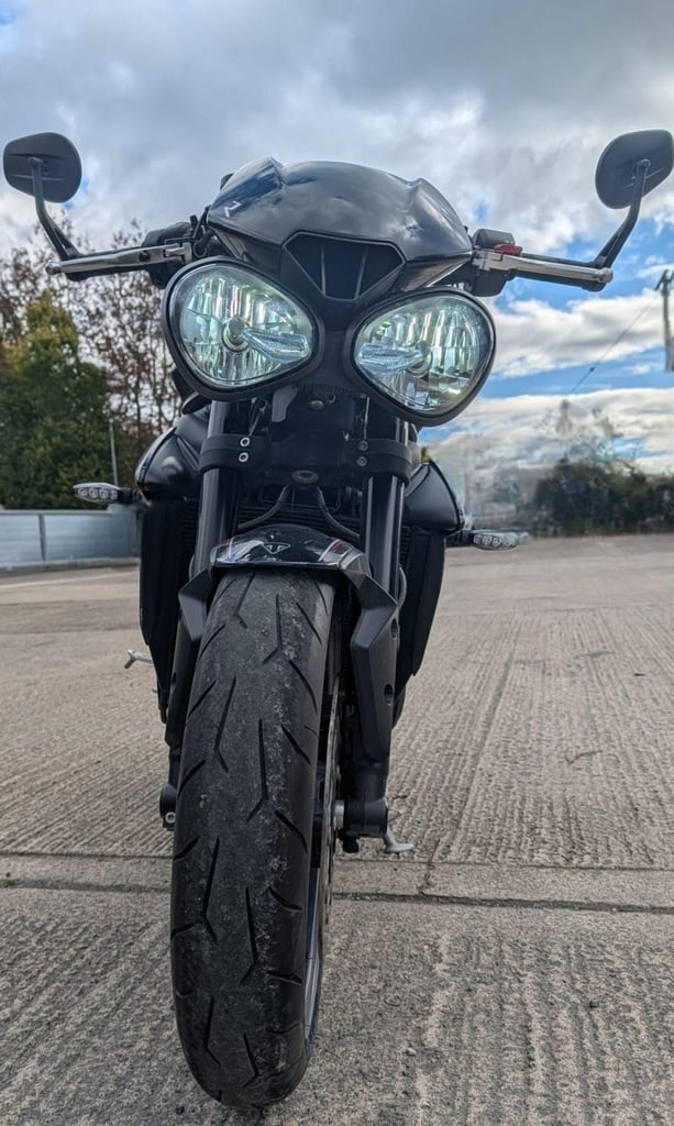 2019 69 TRIUMPH STREET TRIPLE R LOW 765 NAKED BLACK 765R - 1590 MILES YES 1k 