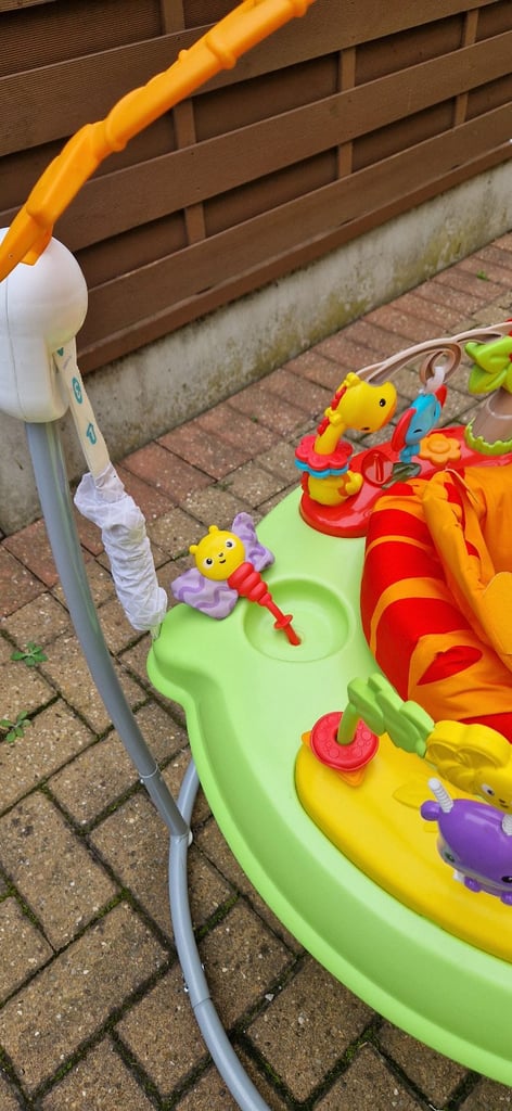 FISHER PRICE JUMPEROO. VERY GOOD CONDITION. INC BATTERIES.
