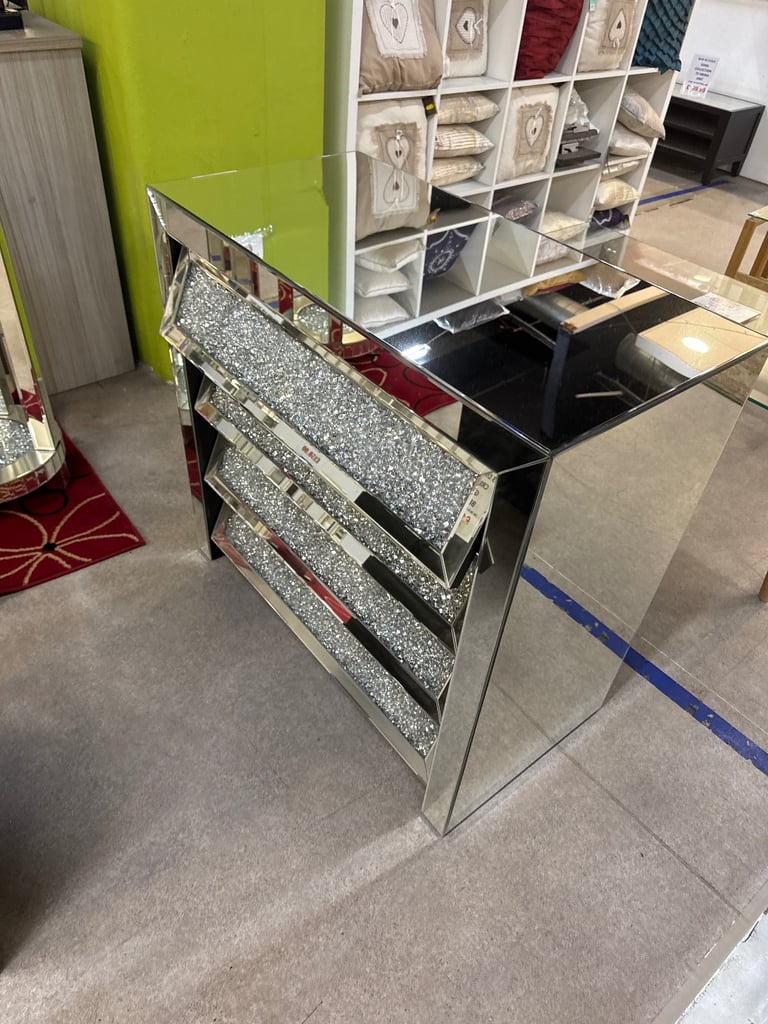 CRUSHED GLASS 4 drawer chest of drawers 