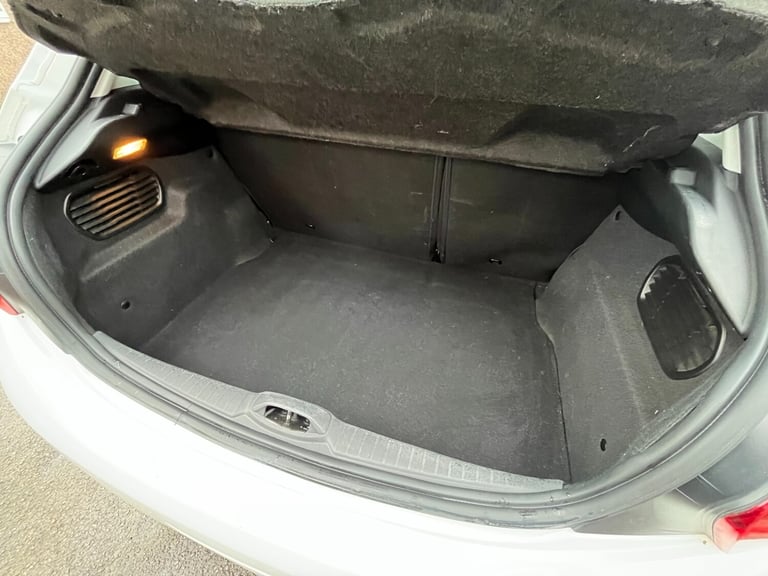 2016 Peugeot 208 1.2 PureTech 82 Active 5dr HATCHBACK Petrol Manual