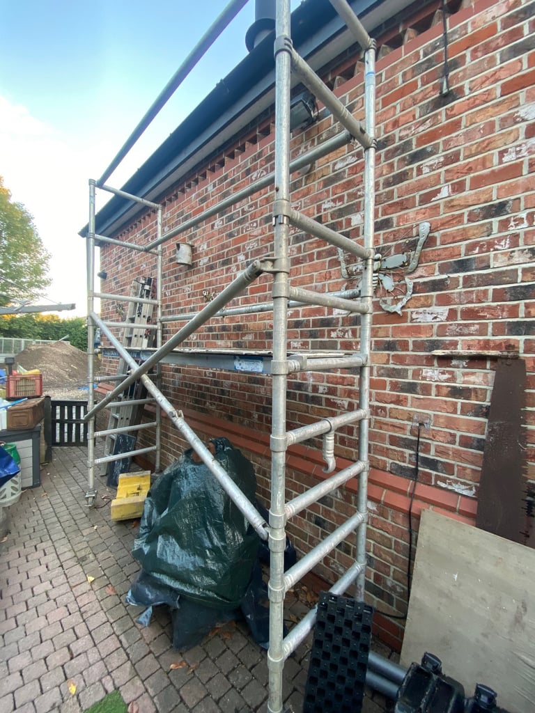 Aluminium scaffold tower