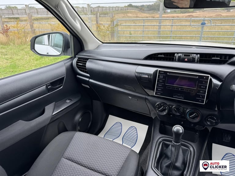 2020 Toyota Hilux 2.4 D-4D Active Pickup Extended Cab 4dr Diesel Manual 4WD Euro 6 (3.5t) (15 Pic...