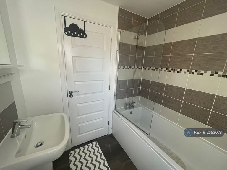 4 bedroom house in Lockside Place, Coventry, CV1 (4 bed) (#2553078)