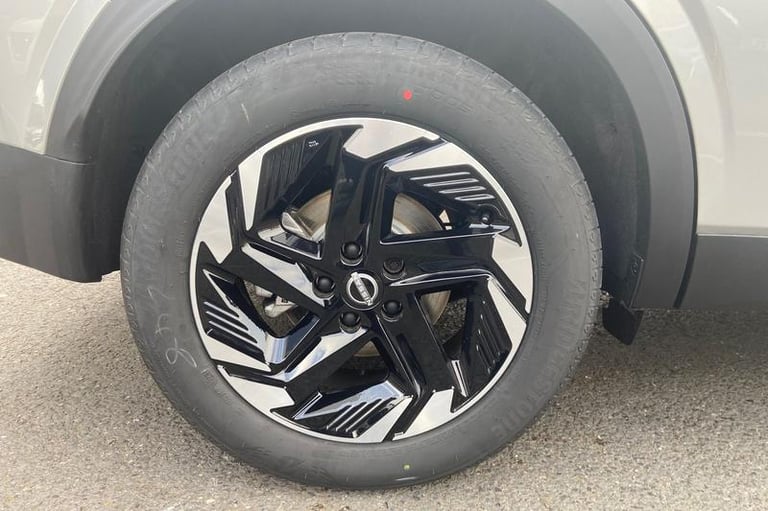 2025 Nissan Qashqai 1.5 E-Power N-Connecta [Glass Roof] 5dr Auto Automatic Hatchback Hybrid Autom...