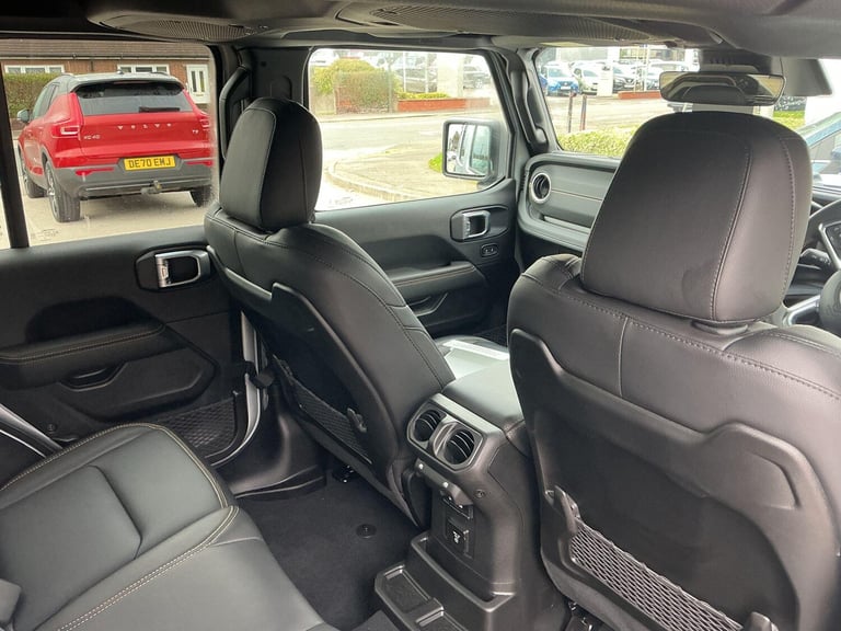2025 Jeep Wrangler Sahara 2.0 272hp 4x4 Auto8 CONVERTIBLE Petrol Automatic