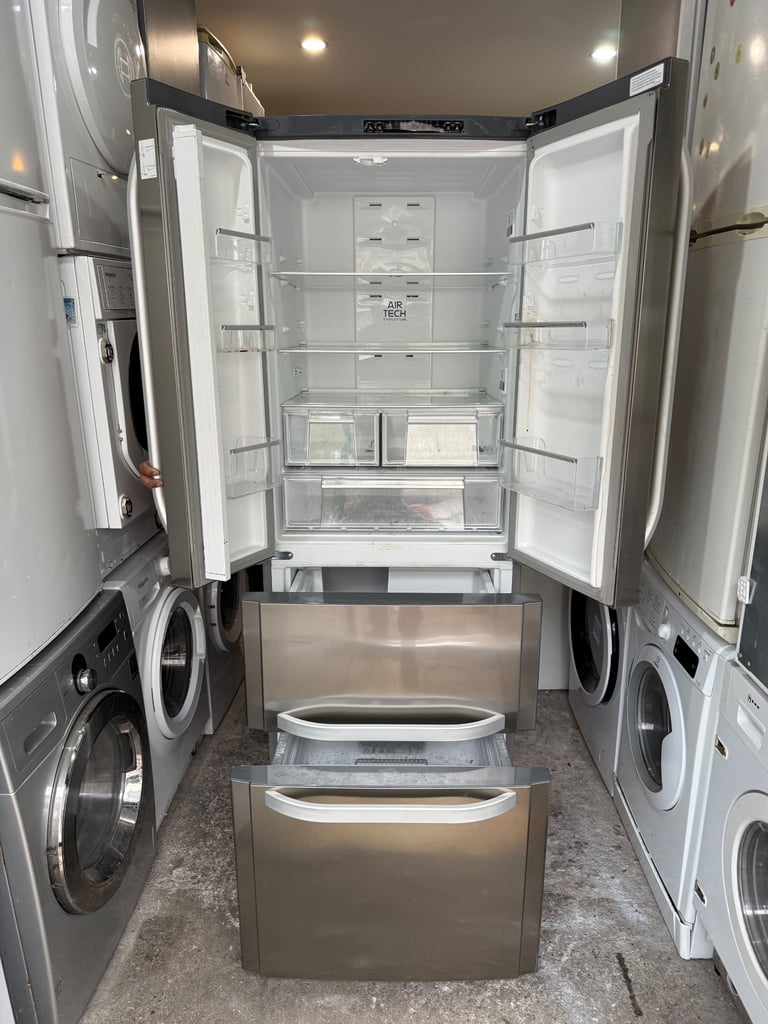 HOTPOINT AMERICAN STYLE NICE FRIDGE & FREEZER WITH WARRANTY  