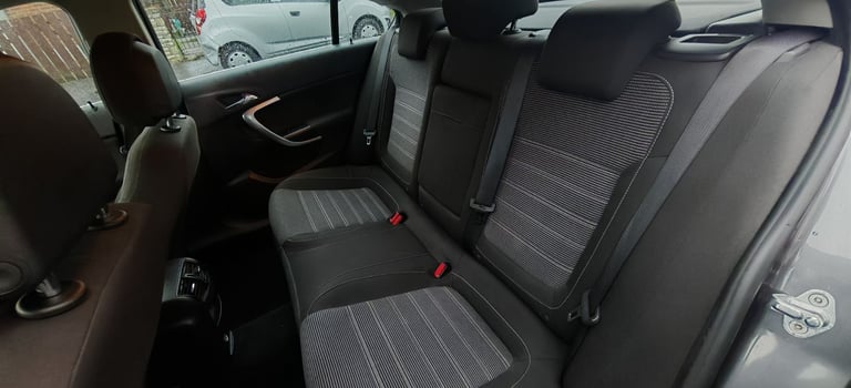 Vauxhall, INSIGNIA, Hatchback, 2010, Manual, 1796 (cc), 5 doors