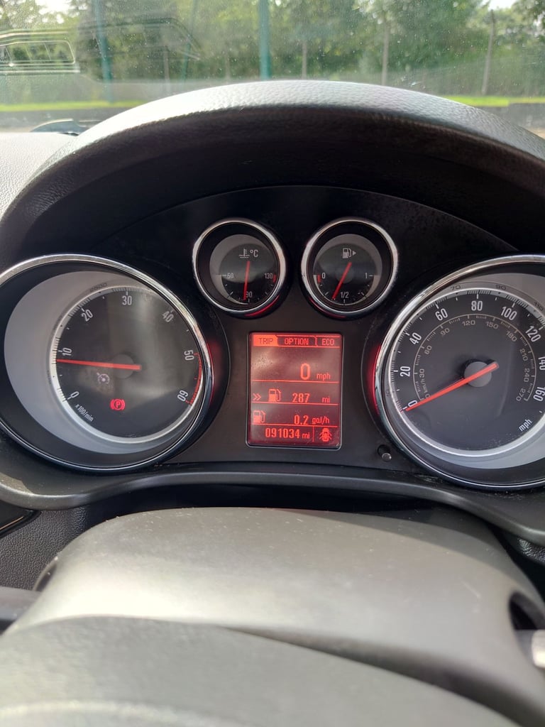 Vauxhall, INSIGNIA, Hatchback, 2013, Manual, 1956 (cc),5 doors - Image 13