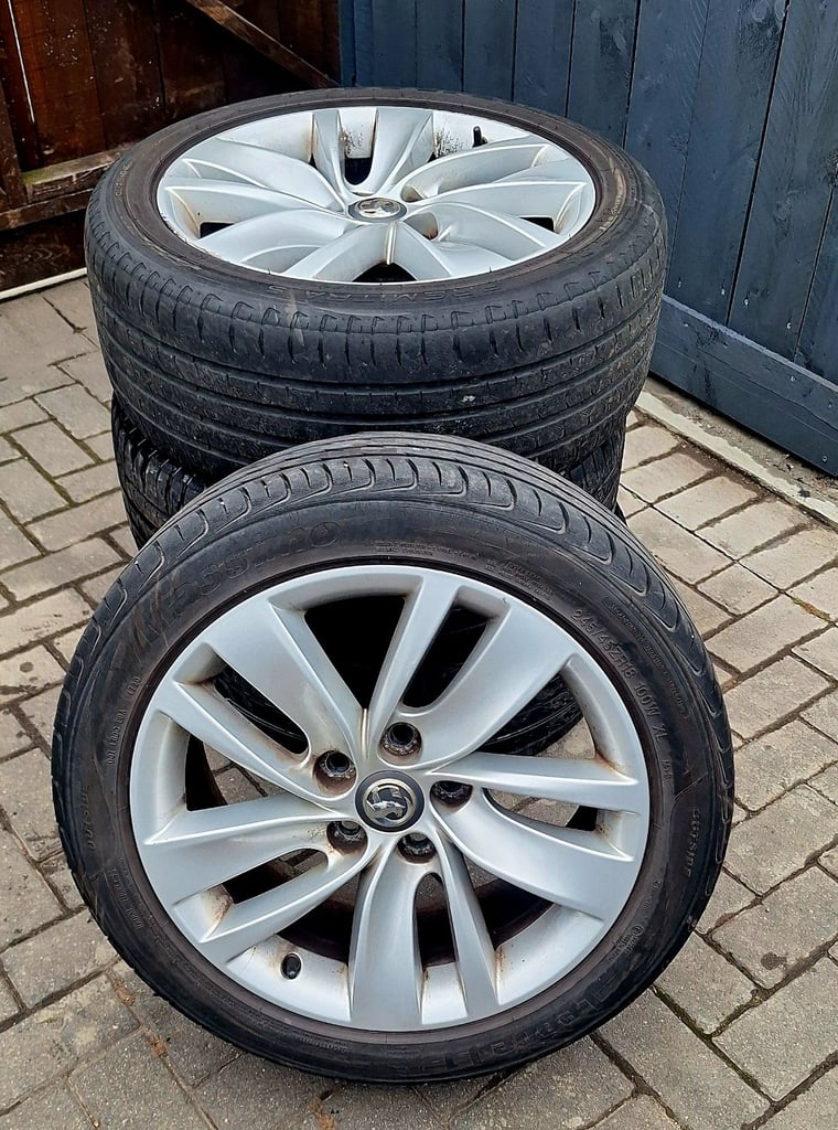 Vauxhall Insignia SRI 18inch alloys 5x120 pcd