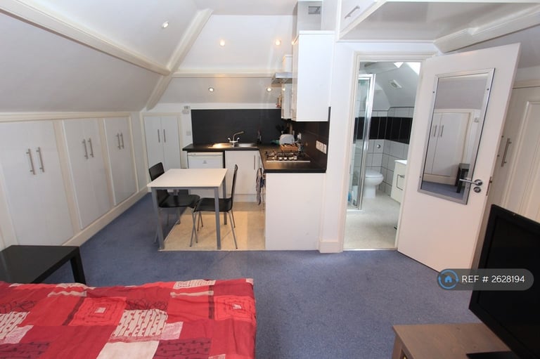 Studio flat in Willesden Green, London, NW2 (#2628194)