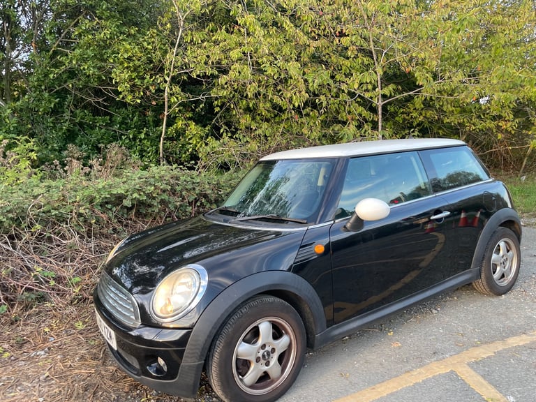 image for MINI COOPER 1.6 PETROL 10 REG BLACK 3 DOOR MOT FEBRUARY 25TH 2026 TAX £165 LOW INSURANCE 50+MPG
