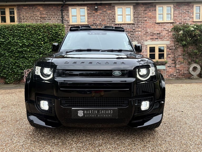 2025 Land Rover Defender 2025 3.0 D250 Hard Top X-Dynamic SE Auto PANEL VAN Diesel Automatic