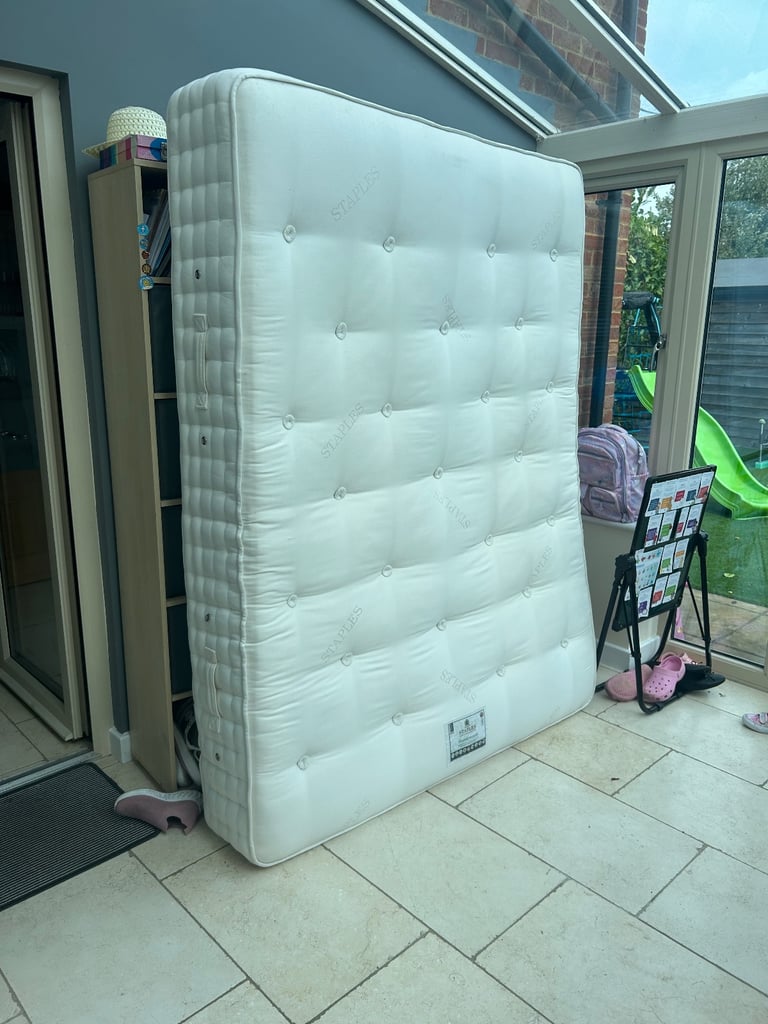 King Size Staples divan set