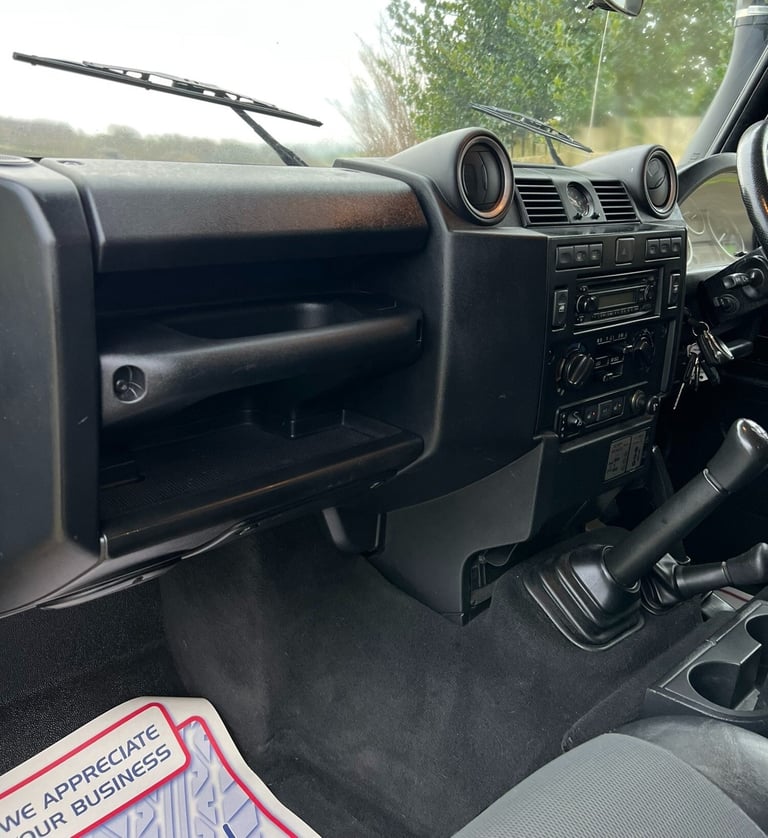 2011 - 61 Land Rover Defender 90 2.2 TDCi XS 4WD SWB Euro 5 WINDOW VAN Diesel