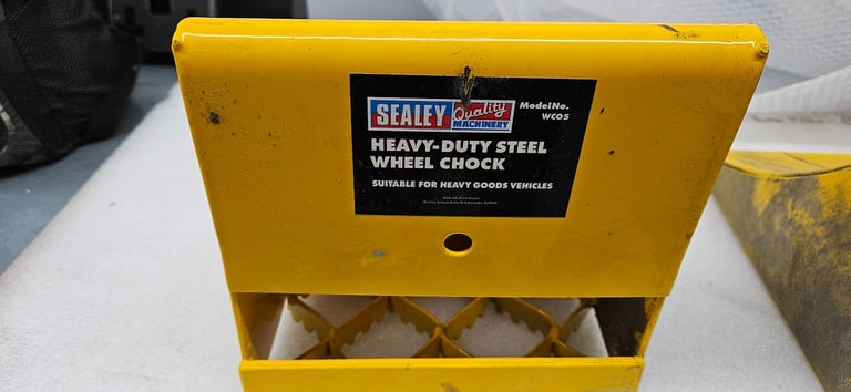 Heavy duty wheel chocks