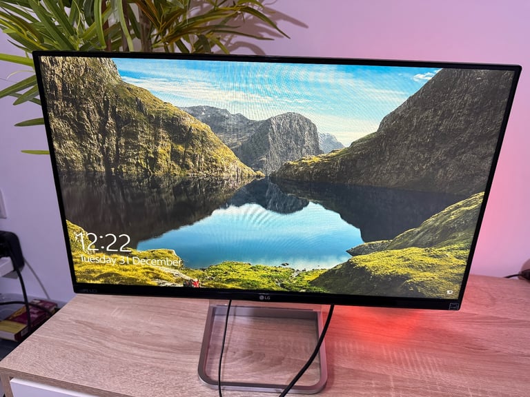LG HD 24inch IPS Cinema Screen Monitor - Model: 24MP77