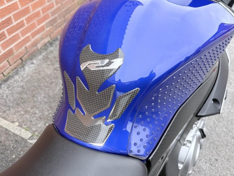 YAMAHA YZF R1 16