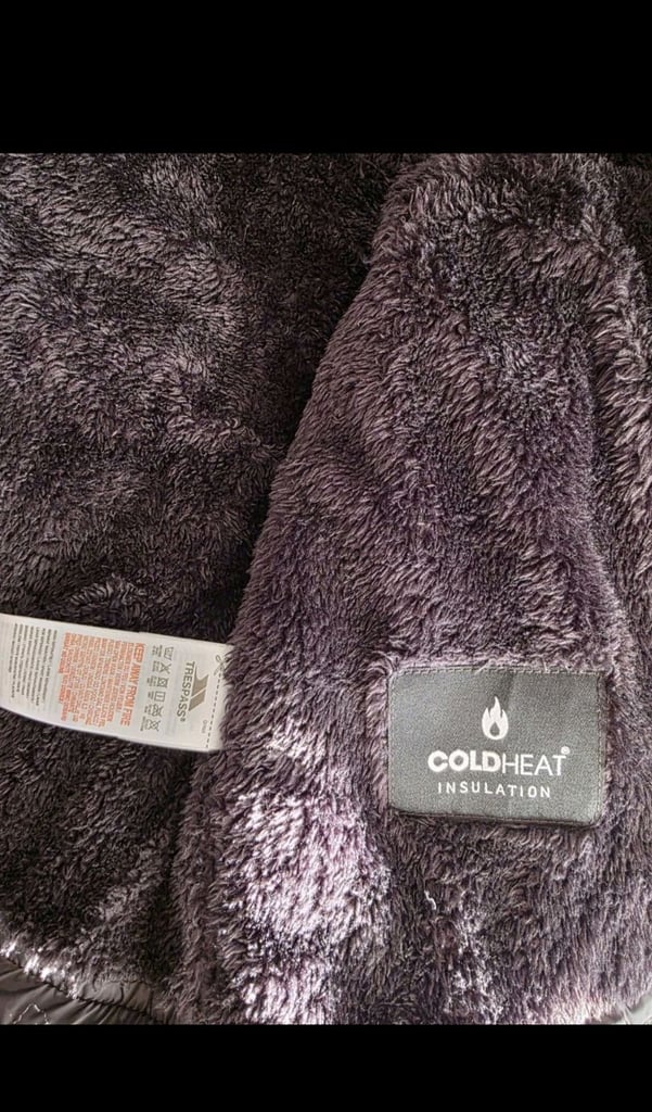 Trespass, Ladies Size: XS/Size: 8 Windproof & hood, Cold heat technology