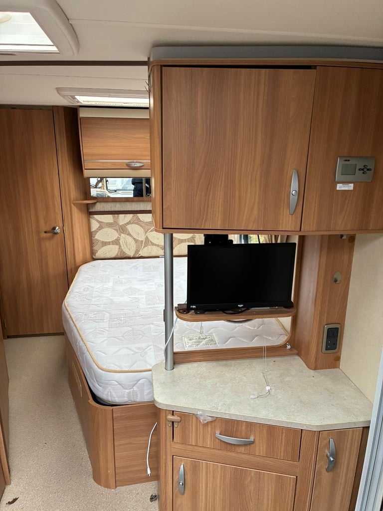 2012 Swift Conquer 570