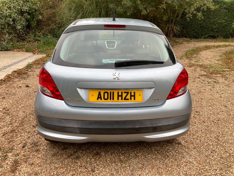 2011 PEUGEOT 207 1.4 VTi ENVY LOW MILAGE 5 DOOR HATCHABACK. LONG MOT CHEAP TAX.