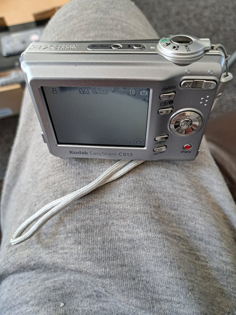 Kodak G610  camera and docking station