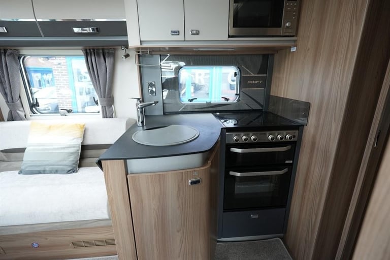 Swift Kon-Tiki Sport 599 FIAT 4 BERTH 2 TRAVEL SEAT MOTORHOME