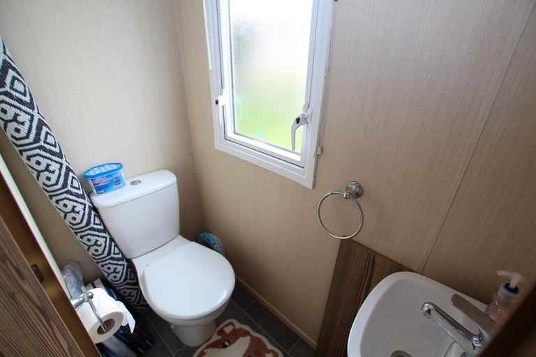 ABI Horizon 2016 static caravan at Combe Haven, nr Hastings E Sussex. 8 berth