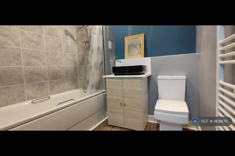 2 bedroom flat in Tideslea Path, London, SE28 (2 bed) (#1899170)