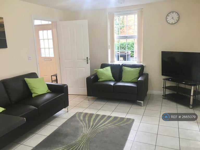 5 bedroom house in Snowgoose Way, Newcastle-Under-Lyme, ST5 (5 bed) (#2665079)