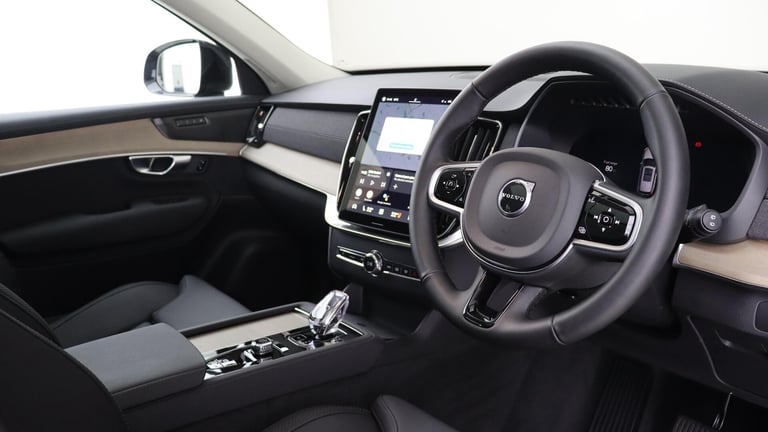 2025 Volvo XC90 B5 (P) AWD Plus Dark (Sunroof, Harman Kardon Sound, 360 Camera, BLIS) ESTATE Petr...