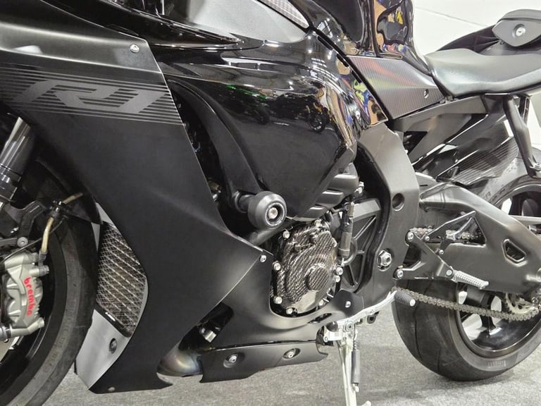 Yamaha R1 FULL SPARK EXHAUST! CARBON EXTRAS! LOVELY CONDITION! LOW