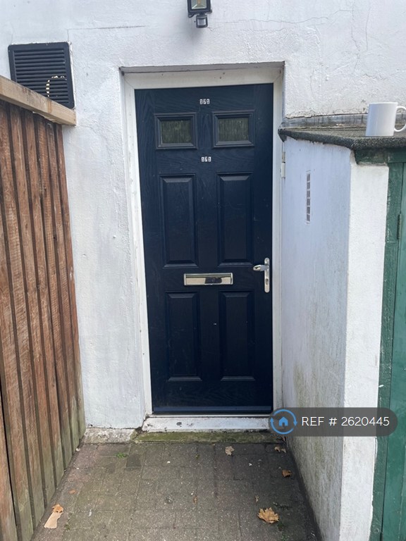 image for 2 bedroom flat in Garratt Lane, London, SW18 (2 bed) (#2620445)