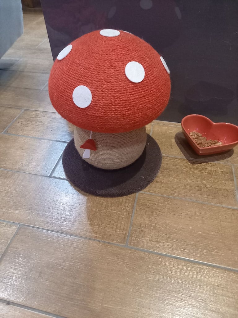 Mushroom cat scratch post