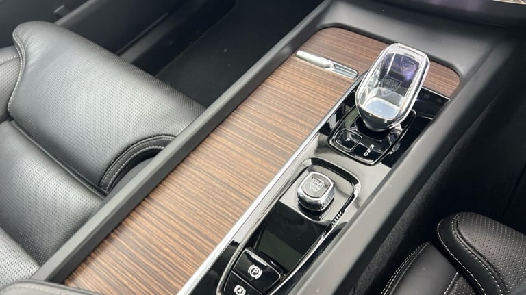 2022 Volvo XC60 Ultimate, B5 AWD mild hybrid, Petrol, Dark Estate Petrol Automatic