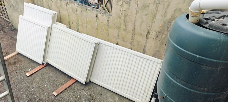 Assortment of radiators Type 10, Type 11 and Type 21, VGC