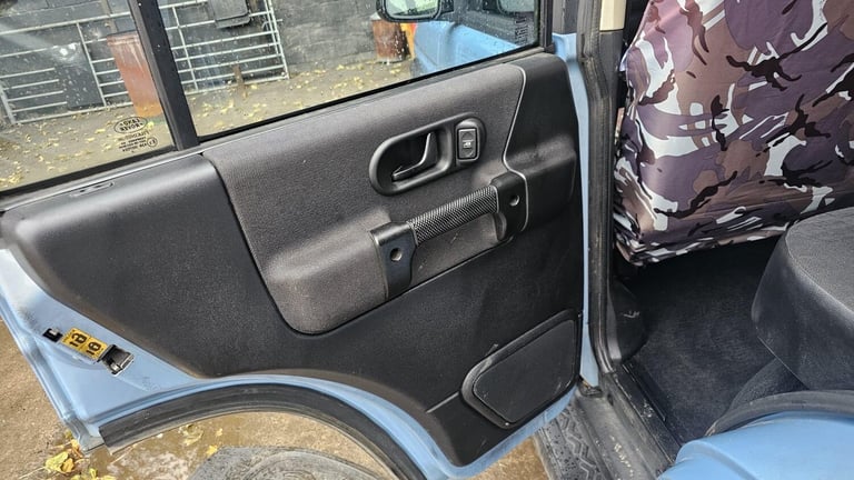 2004 Land Rover Discovery 2.5 TD5 S Station Wagon 5dr (7 Seats) ESTATE Diesel Automatic