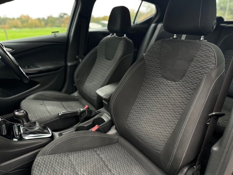 2017 Vauxhall Astra 1.4T 16V 150 SRi Nav 5dr Auto HATCHBACK Petrol Automatic